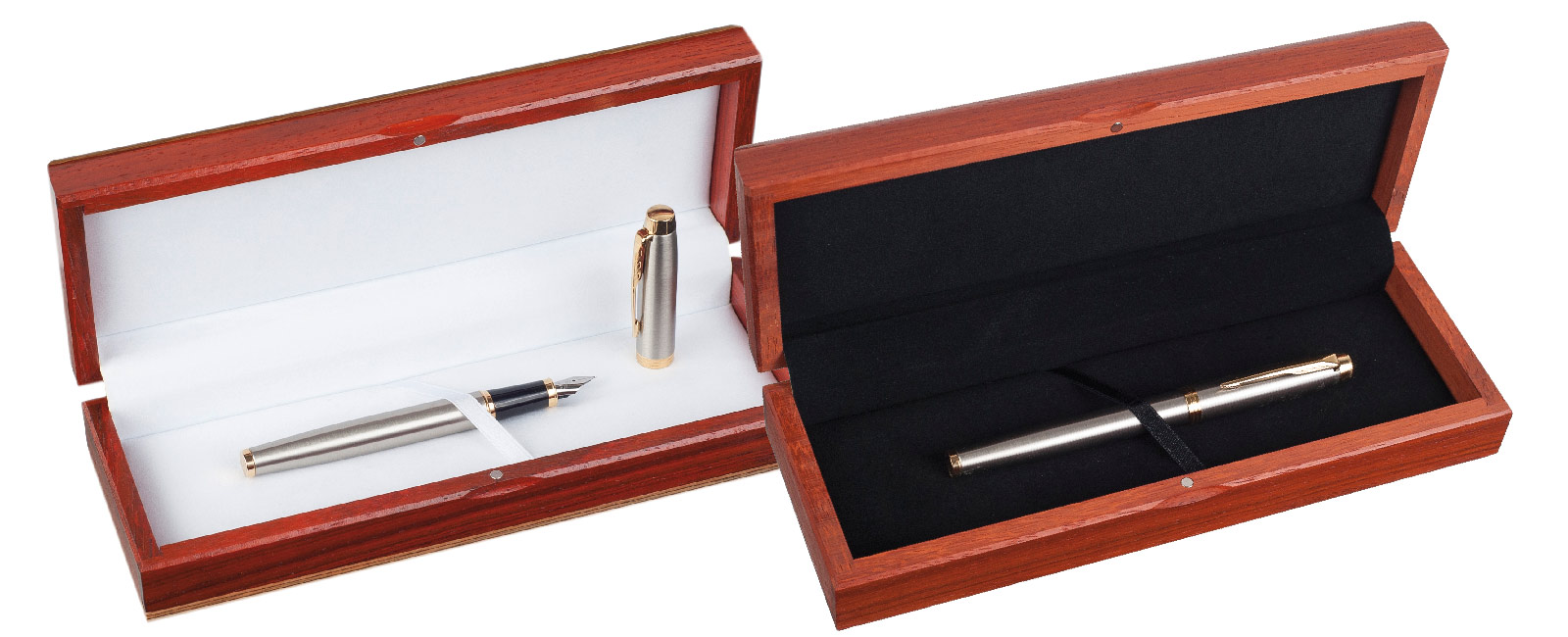 Hochwertige Etuis für Kugelschreiber und Stifte aus Eichenholz, Oberfläche gebeizt und lackiert mit Klarlack. Samteinlage, Magnetverschluss