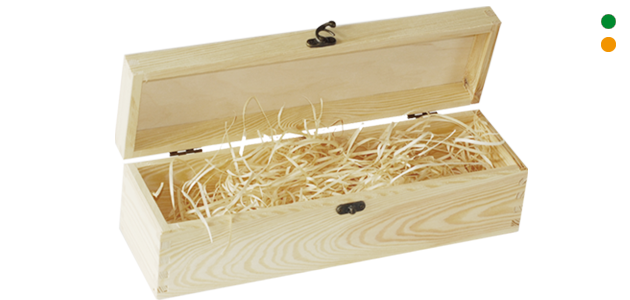 Holzkiste mit Klappdeckel und Holzwolle